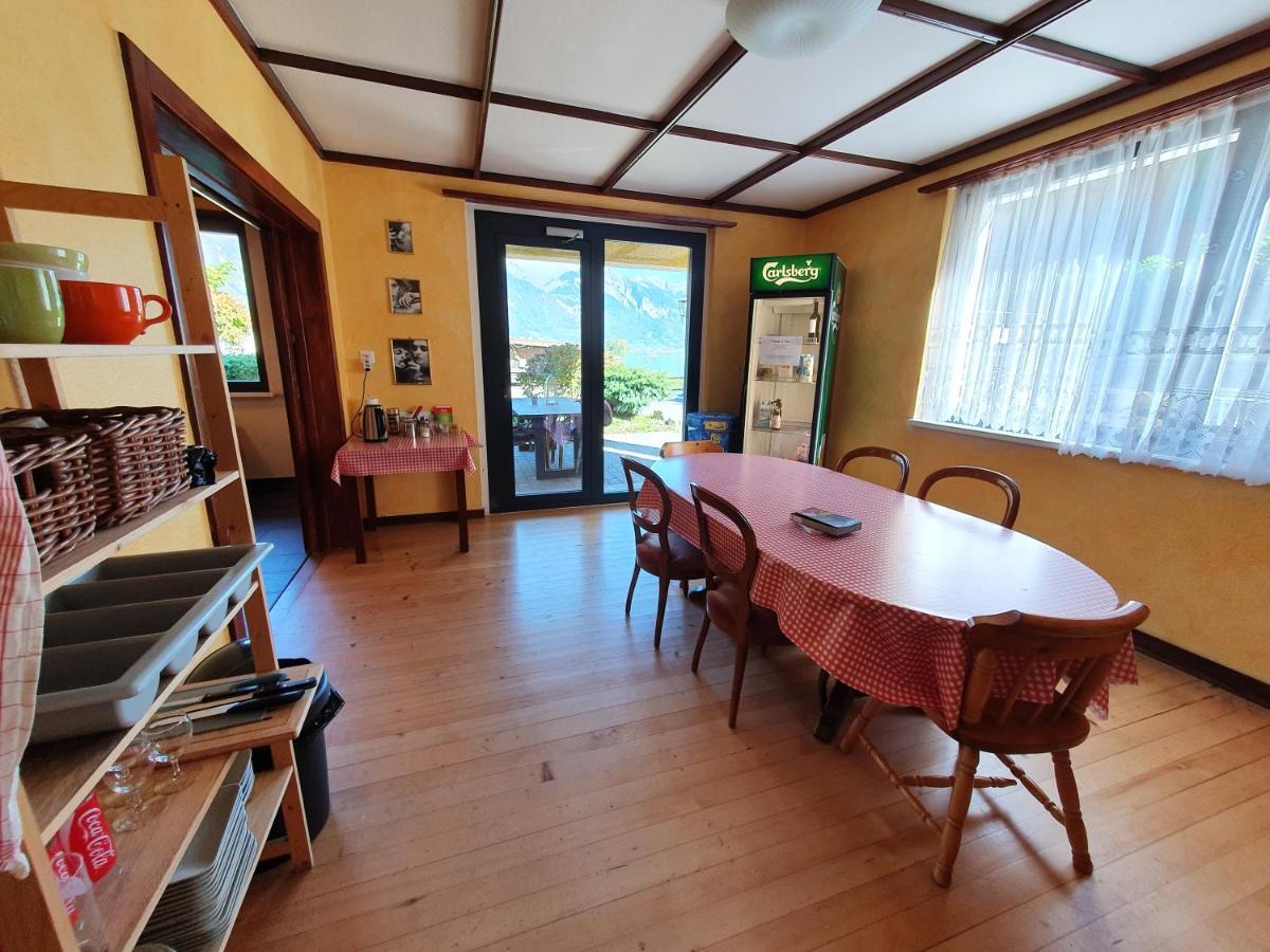 Lake Lodge Hostel Iseltwald Extérieur photo