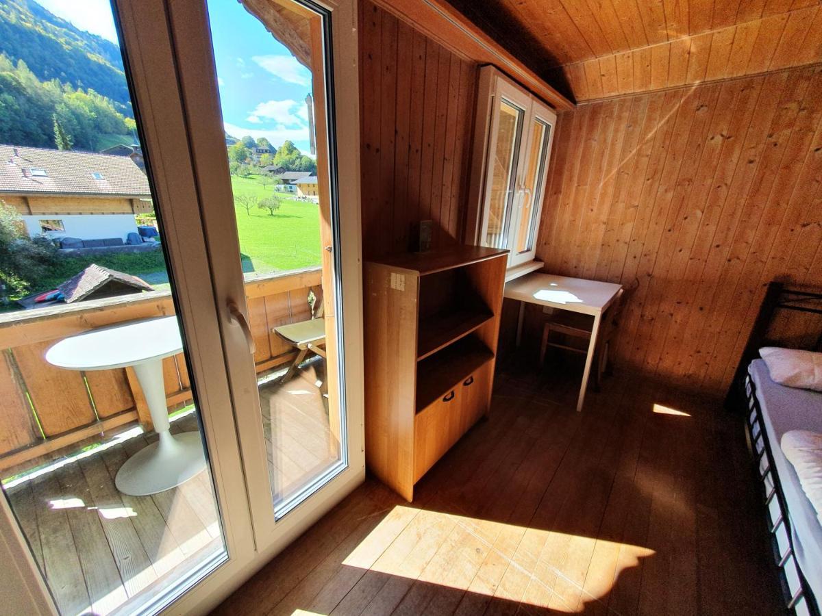 Lake Lodge Hostel Iseltwald Extérieur photo